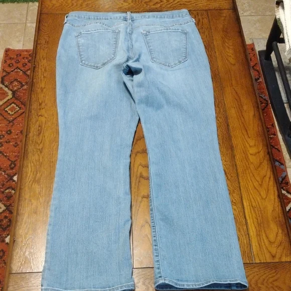 Old Navy Light Wash Curvy Boot-Cut Jeans Size 14 Short - Picture 9 of 9